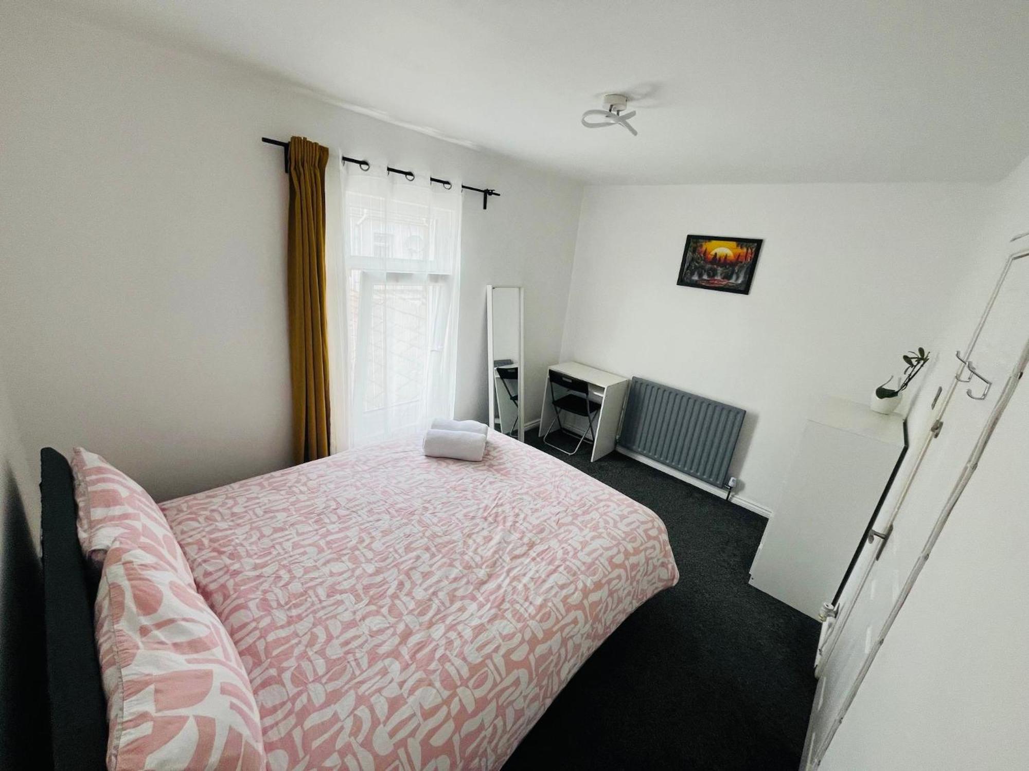 Cosy House With Floating Beds In Belfast