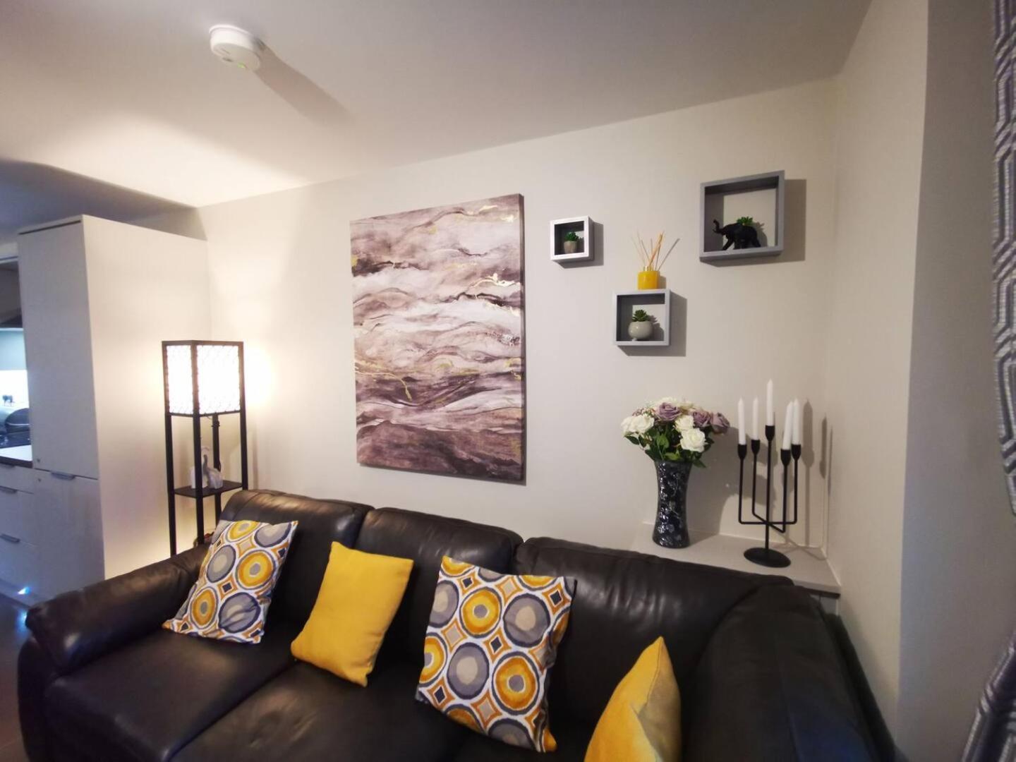 Apartment 2 Bedroom Luxurious Modern *