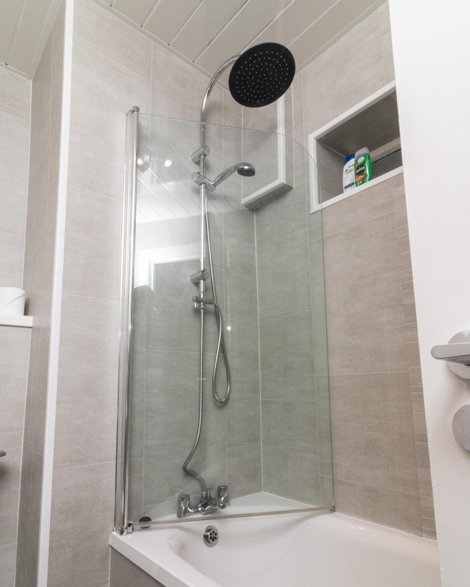 Quarters: Modern Centre Hub 3 Bed