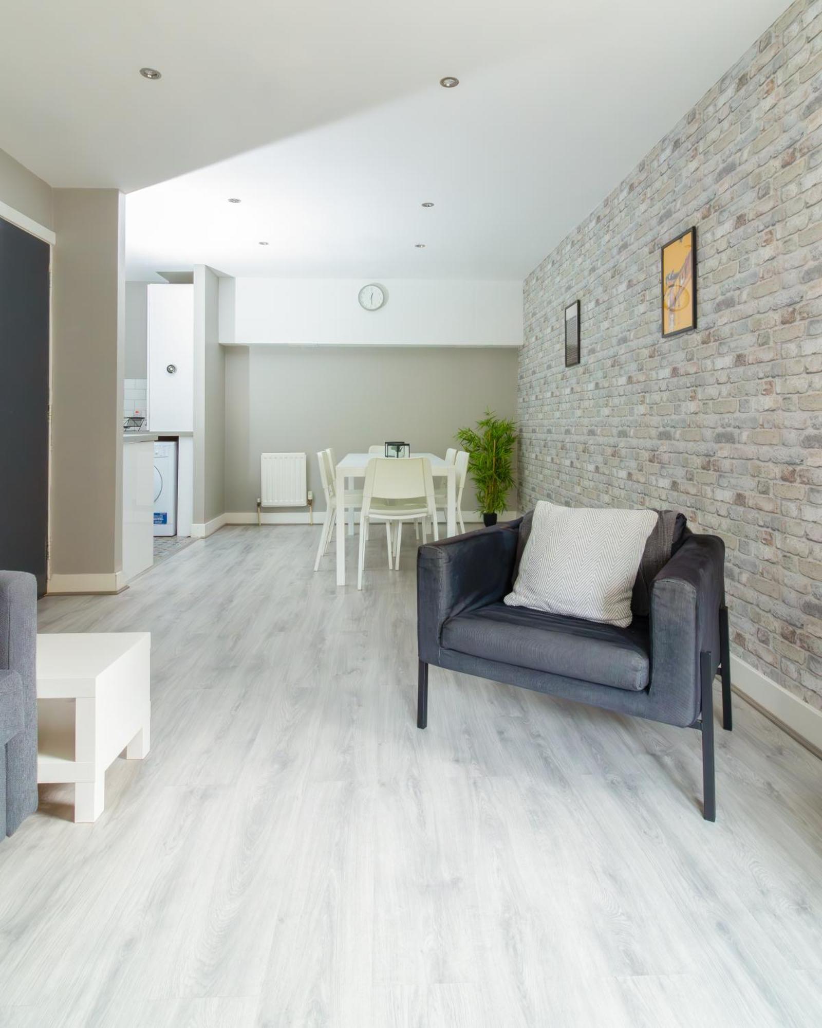 Quarters: Modern Centre Hub 3 Bed * Belfast