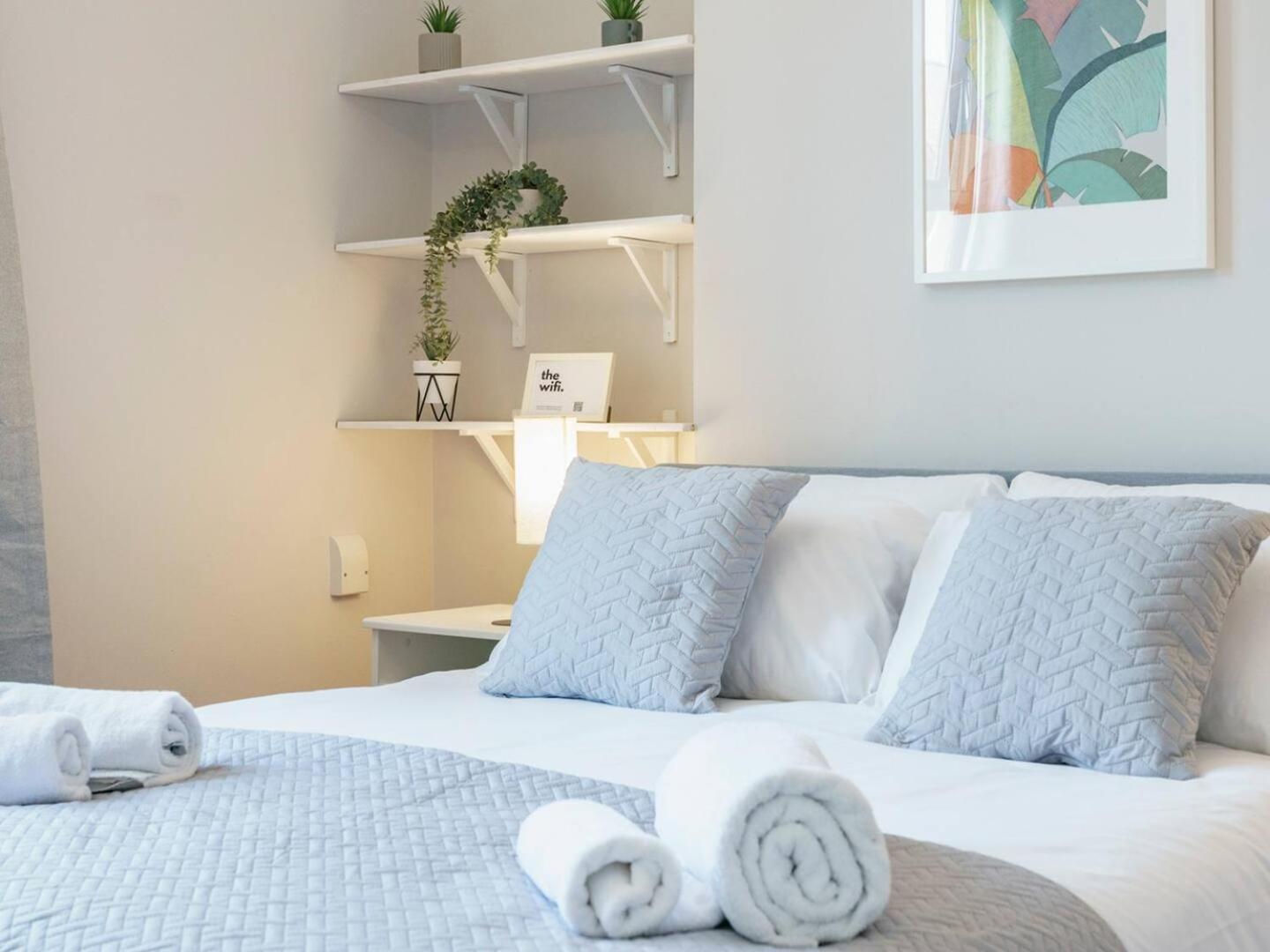 Pass The Keys 4 Bedrooms Cafes Shops 6 Mins To Centre * Belfast