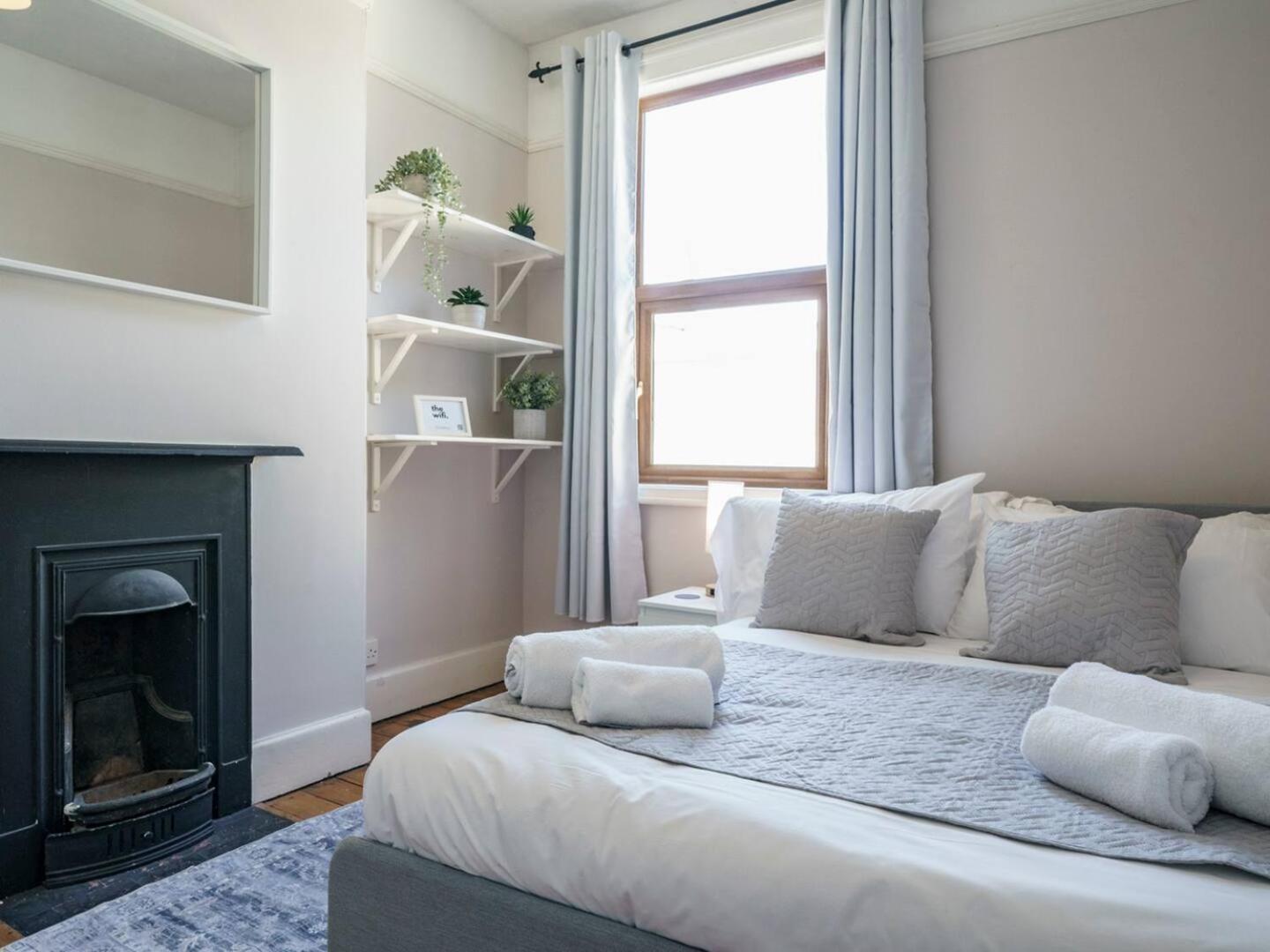 Pass The Keys 4 Bedrooms Cafes Shops 6 Mins To Centre Holiday home Belfast