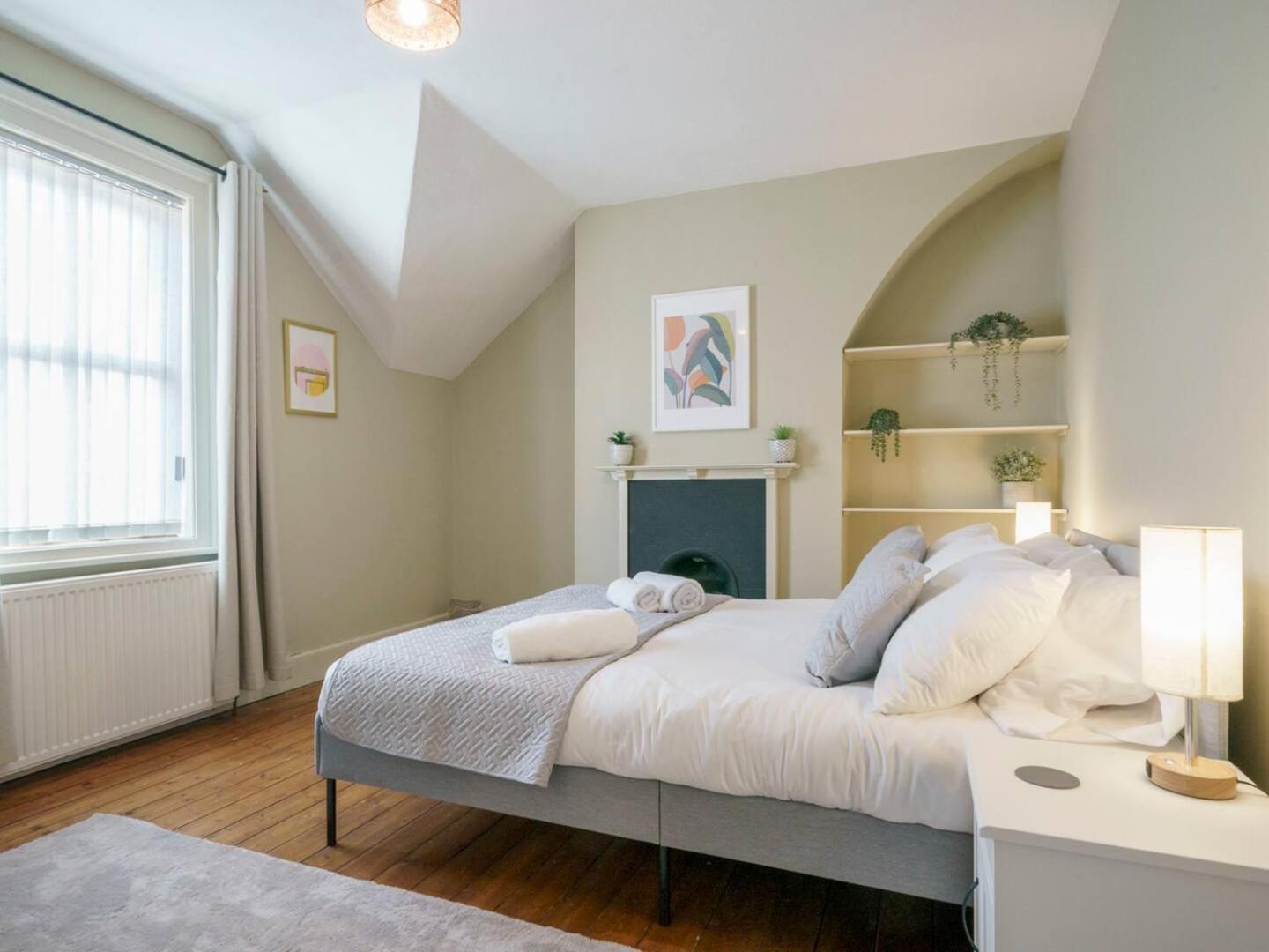 Pass The Keys 4 Bedrooms Cafes Shops 6 Mins To Centre * Belfast