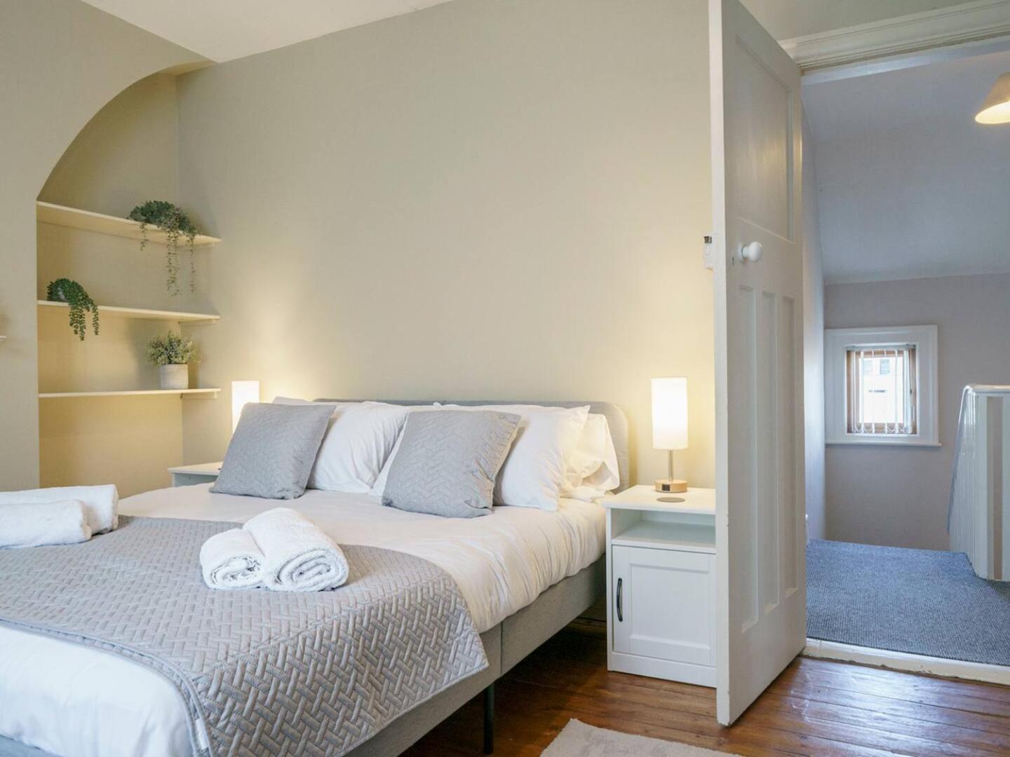 Holiday home Pass The Keys 4 Bedrooms Cafes Shops 6 Mins To Centre *