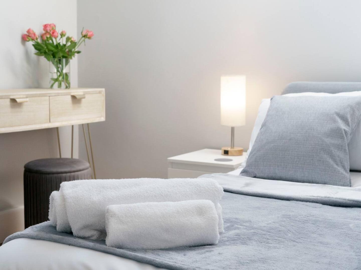 Pass The Keys 4 Bedrooms Cafes Shops 6 Mins To Centre Belfast