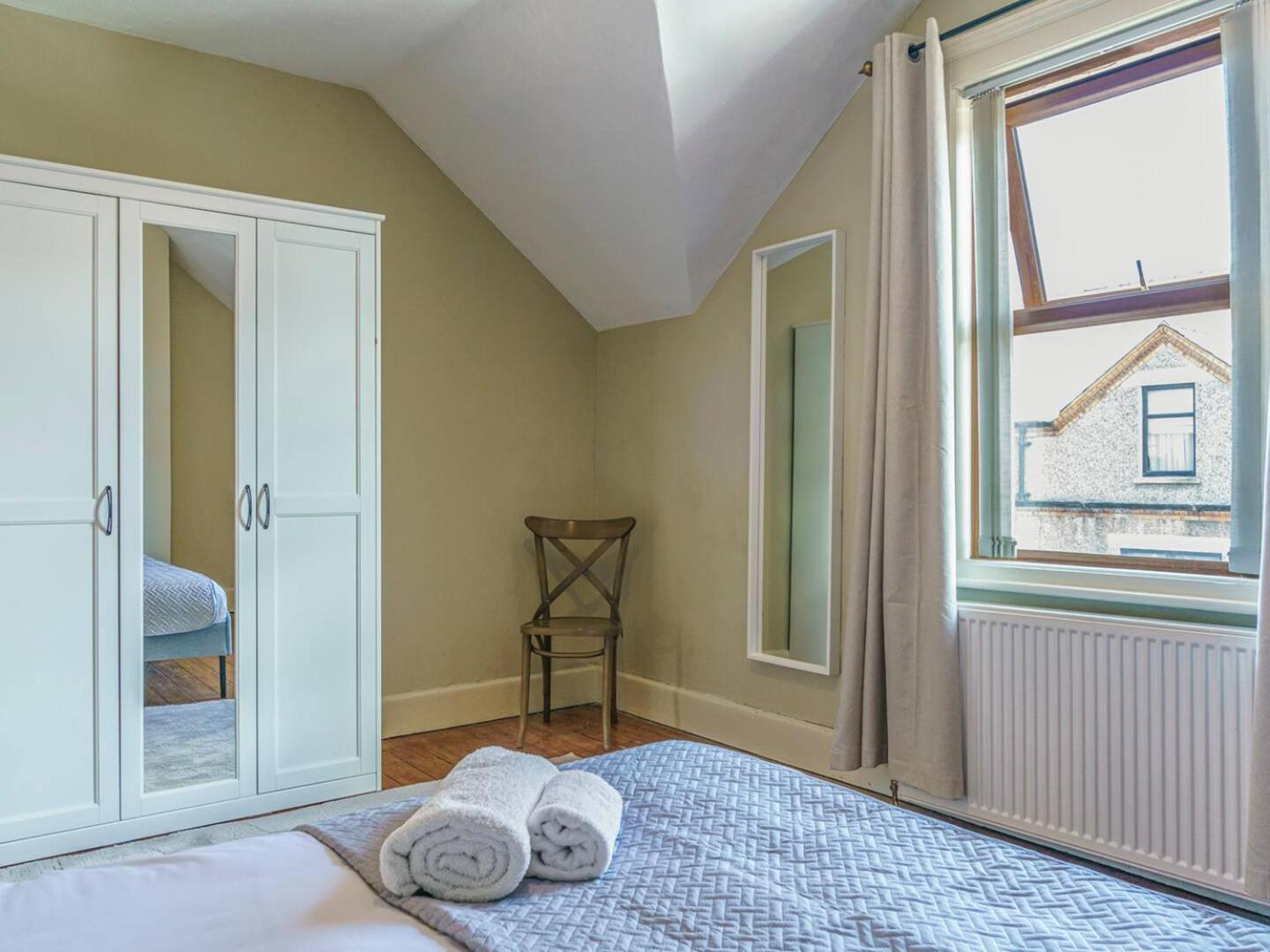 Pass The Keys 4 Bedrooms Cafes Shops 6 Mins To Centre Belfast