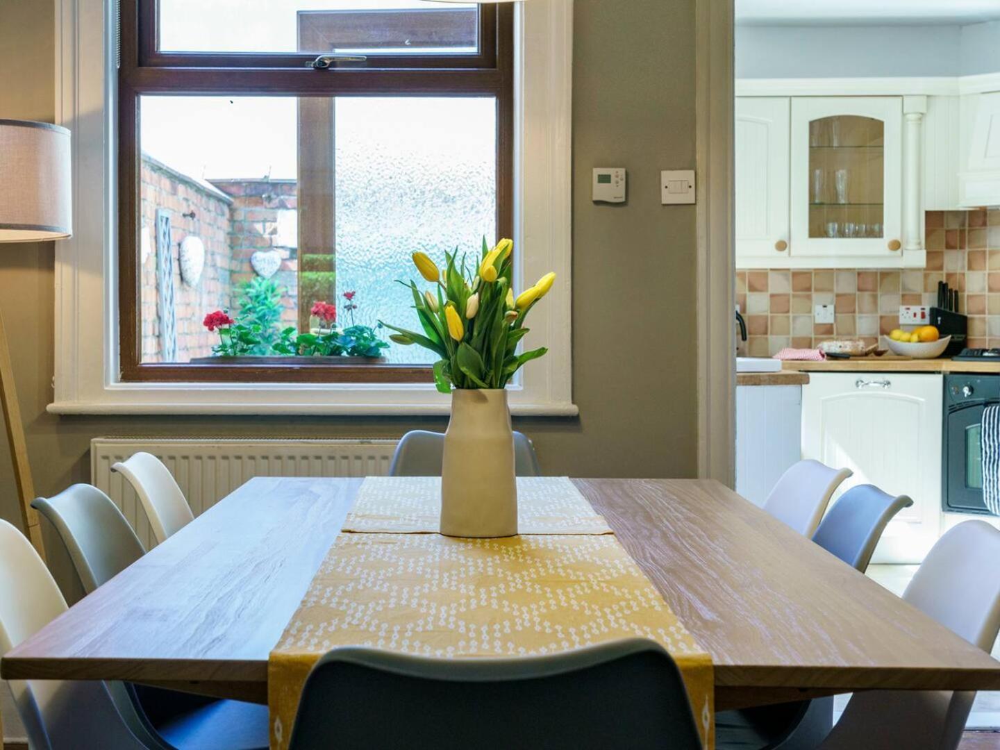 Pass The Keys 4 Bedrooms Cafes Shops 6 Mins To Centre Belfast