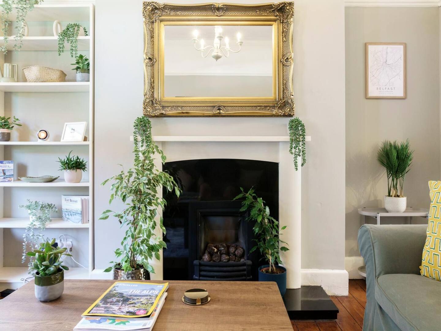 Pass The Keys 4 Bedrooms Cafes Shops 6 Mins To Centre Holiday home Belfast