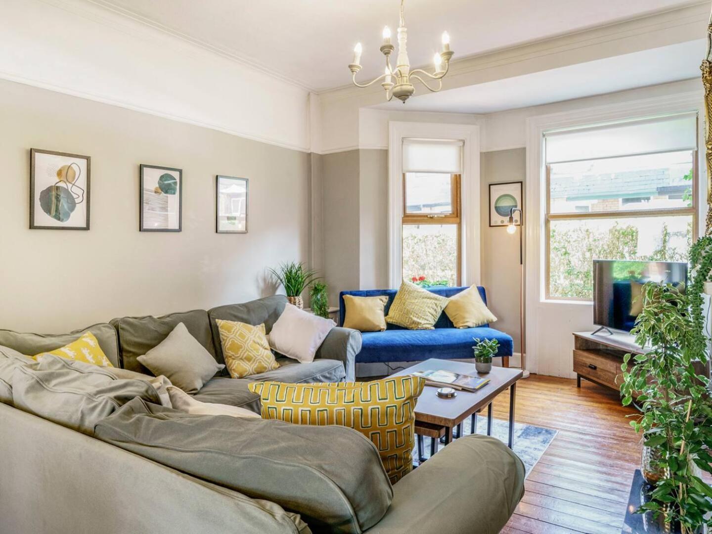 Holiday home Pass The Keys 4 Bedrooms Cafes Shops 6 Mins To Centre *