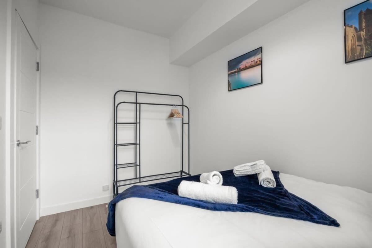 Smart 2 Bedroom In East Village Apartment Belfast