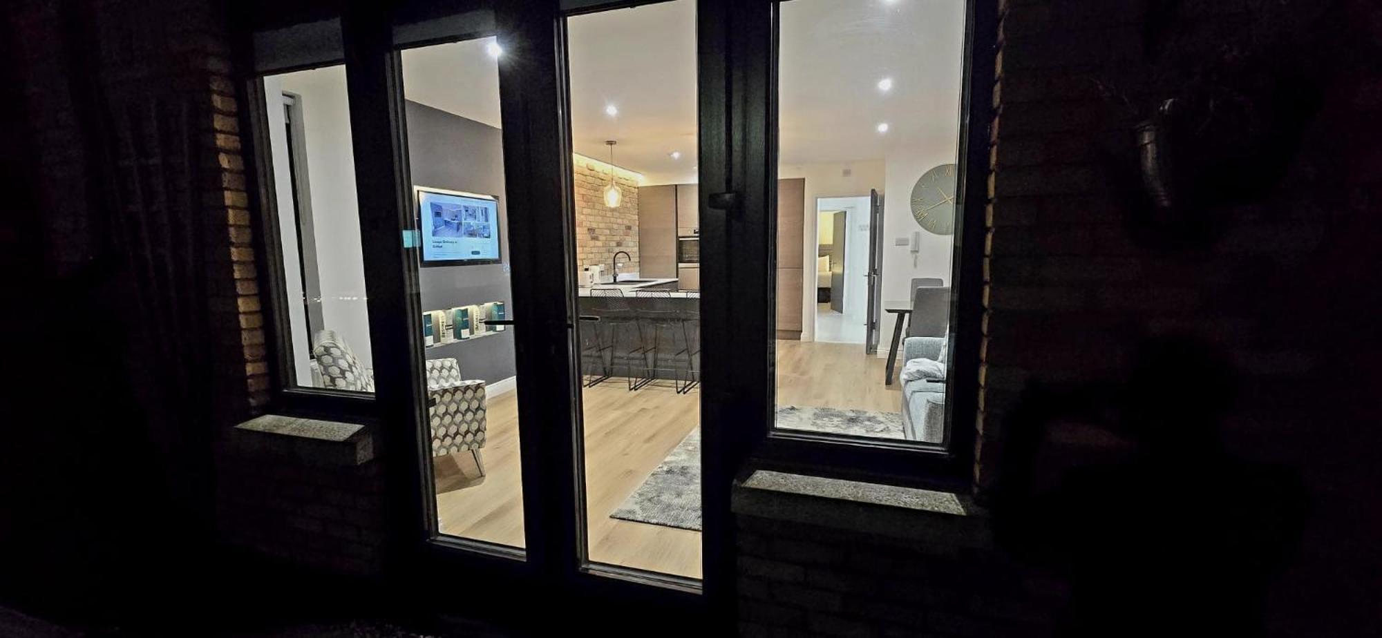 Escape Ordinary In Apartment *