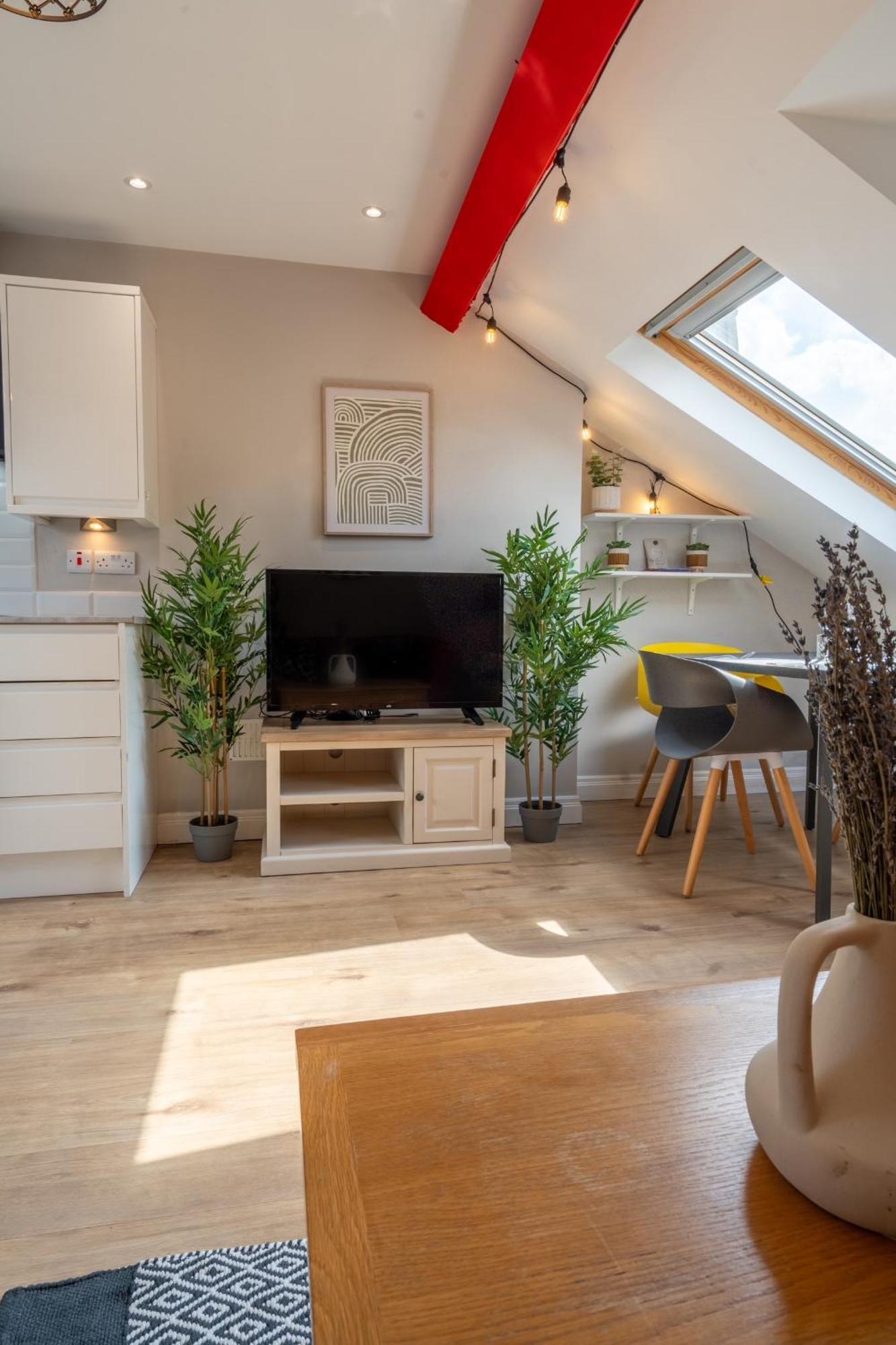 The Botanic Way - Centre Duplex With Free Parking And Views *