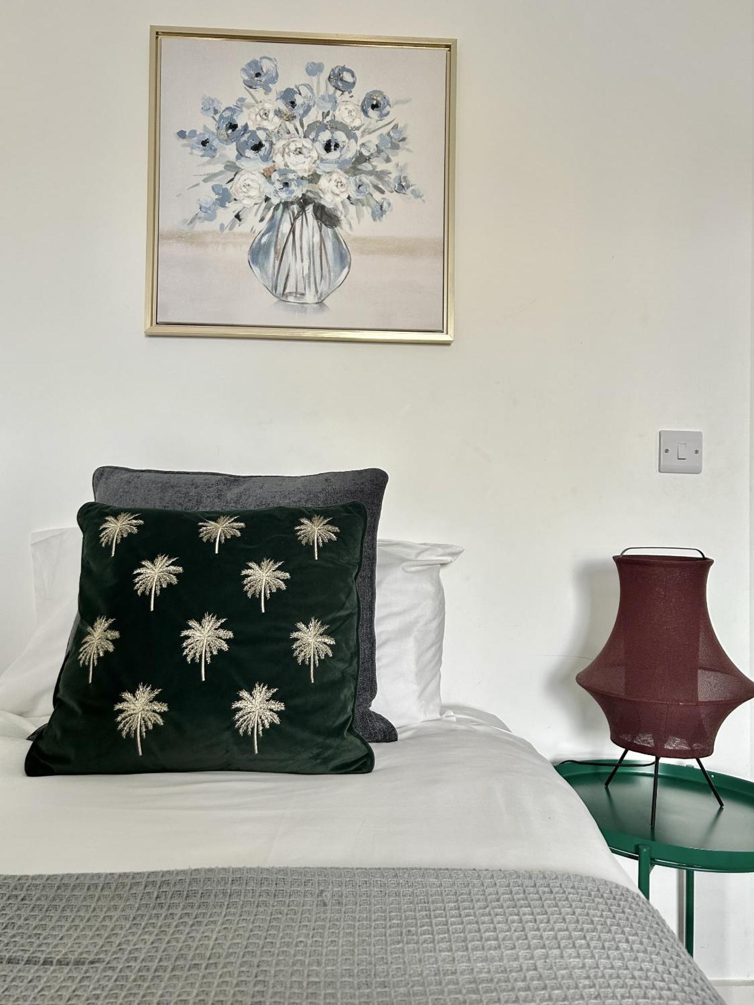Sandford Apartment *