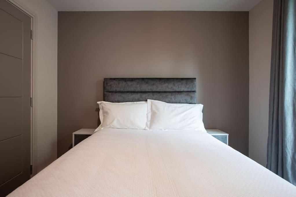 Stunning 2br Next To The Airport Bhd - Free Parking Apartment Belfast