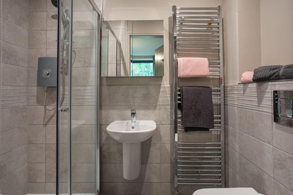 Stunning 2br Next To The Airport Bhd - Free Parking