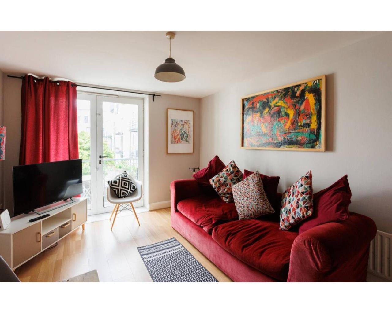 Queen's Quarter Apartment