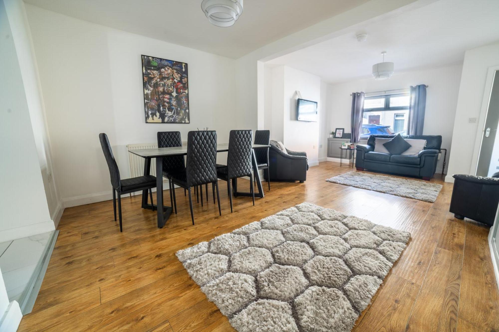 Apartment Cheerful 3-bedroom With Free Street Parking *