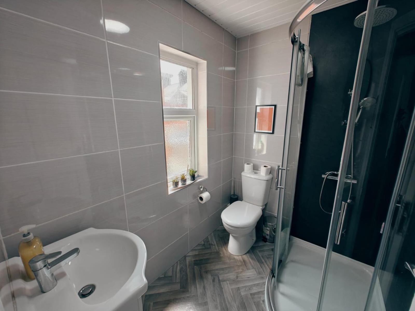 4br Ravenhill Modern Holiday home