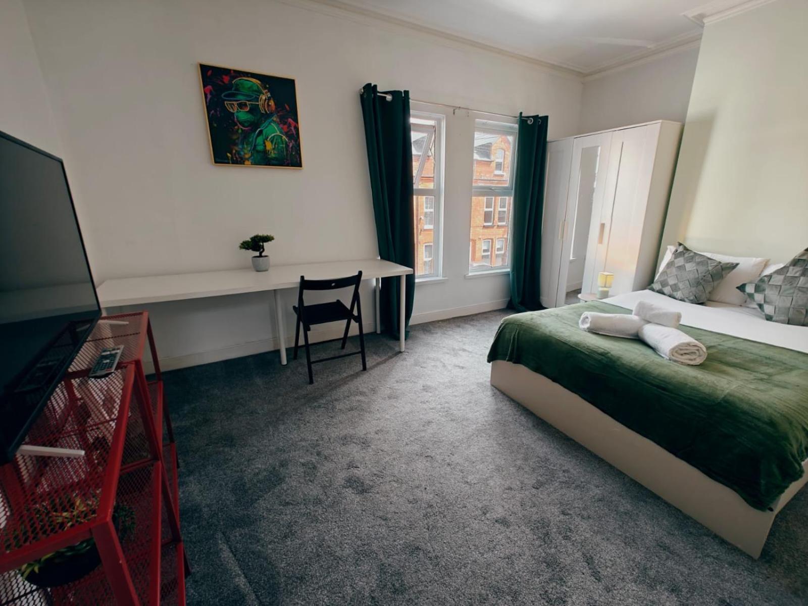 Holiday home 4br Ravenhill Modern