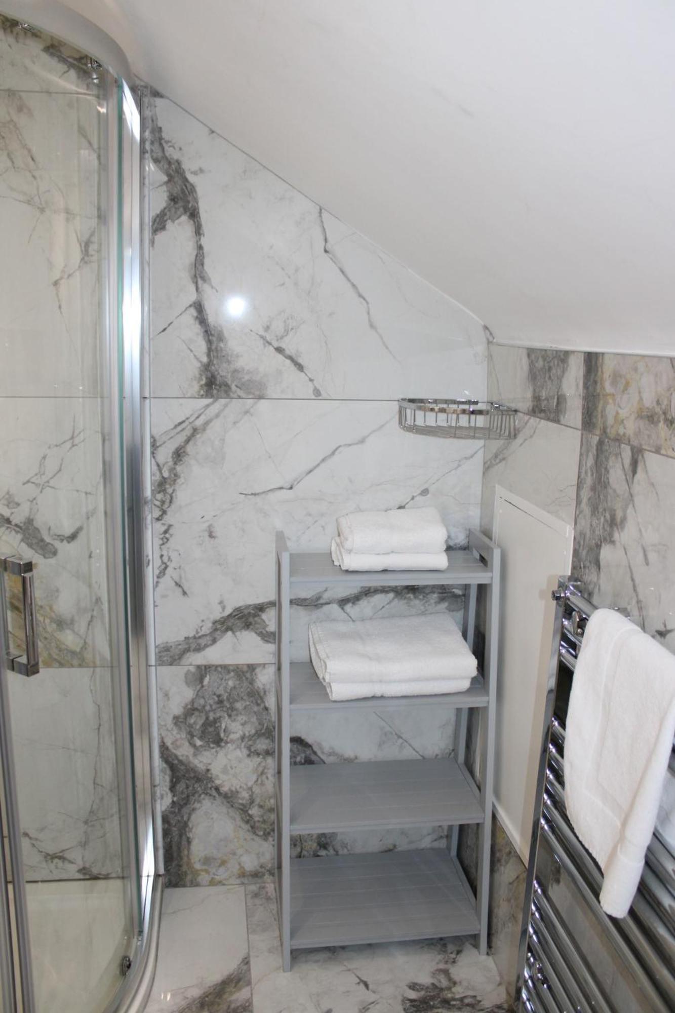 Moxie Luxury * Belfast