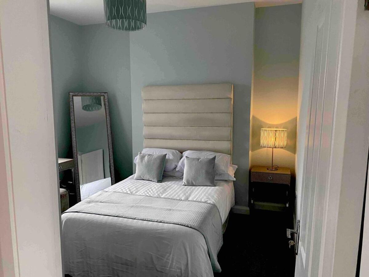 Centre 3 Bdr Townhouse By Breaks Apartment