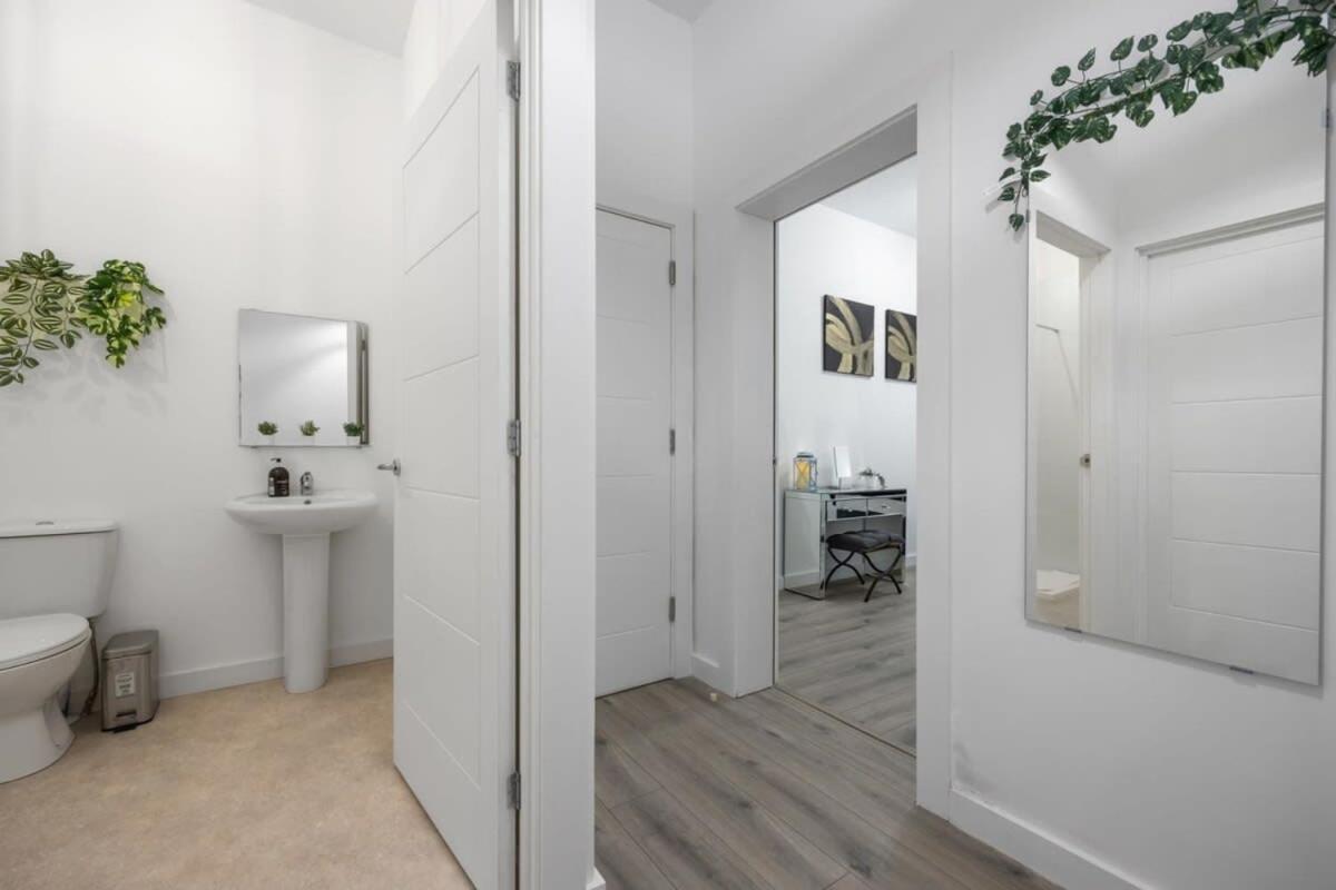Smart 1 Bedroom In East Village *