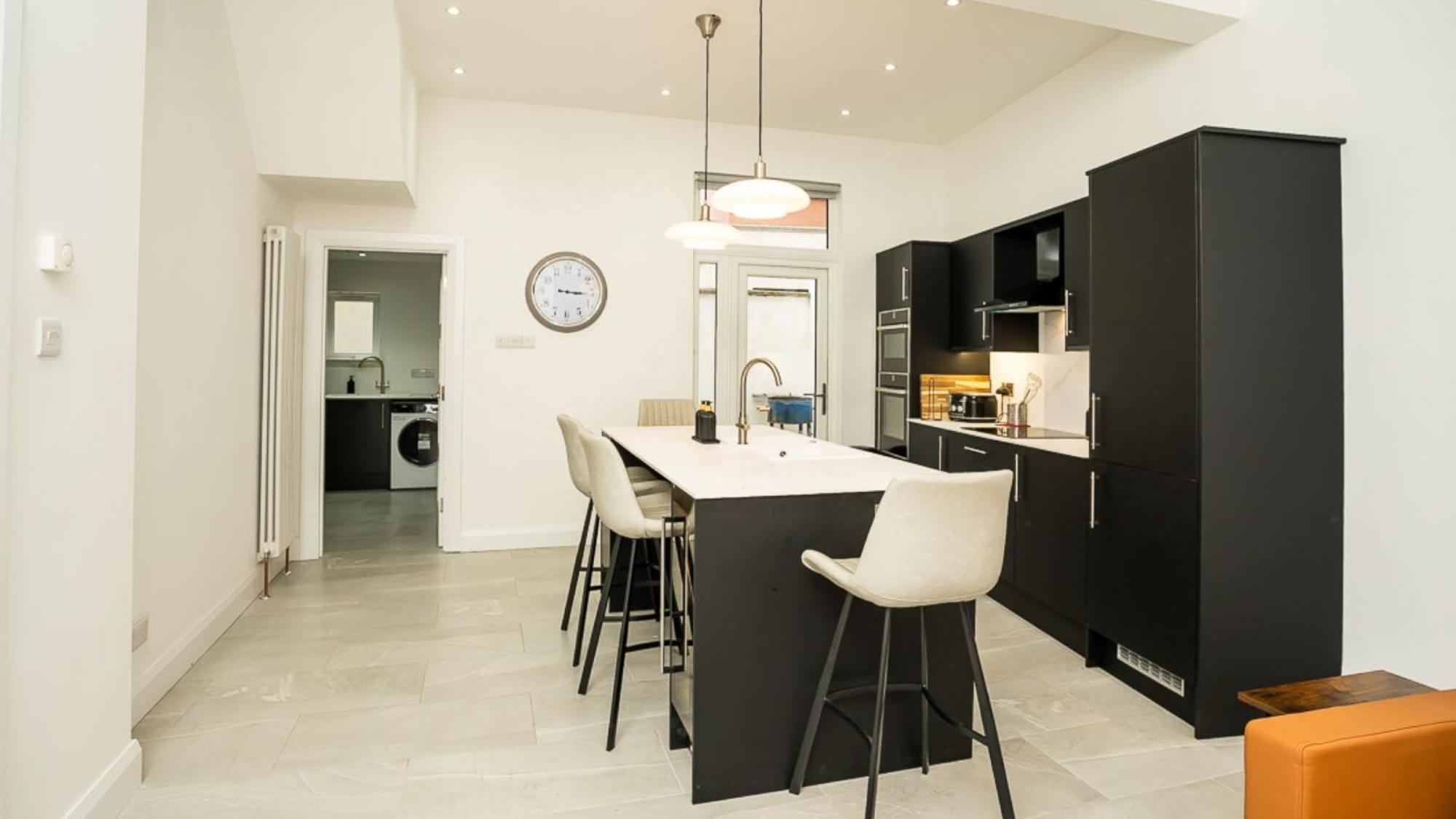 Luxury 4 Bdr House By Breaks Belfast