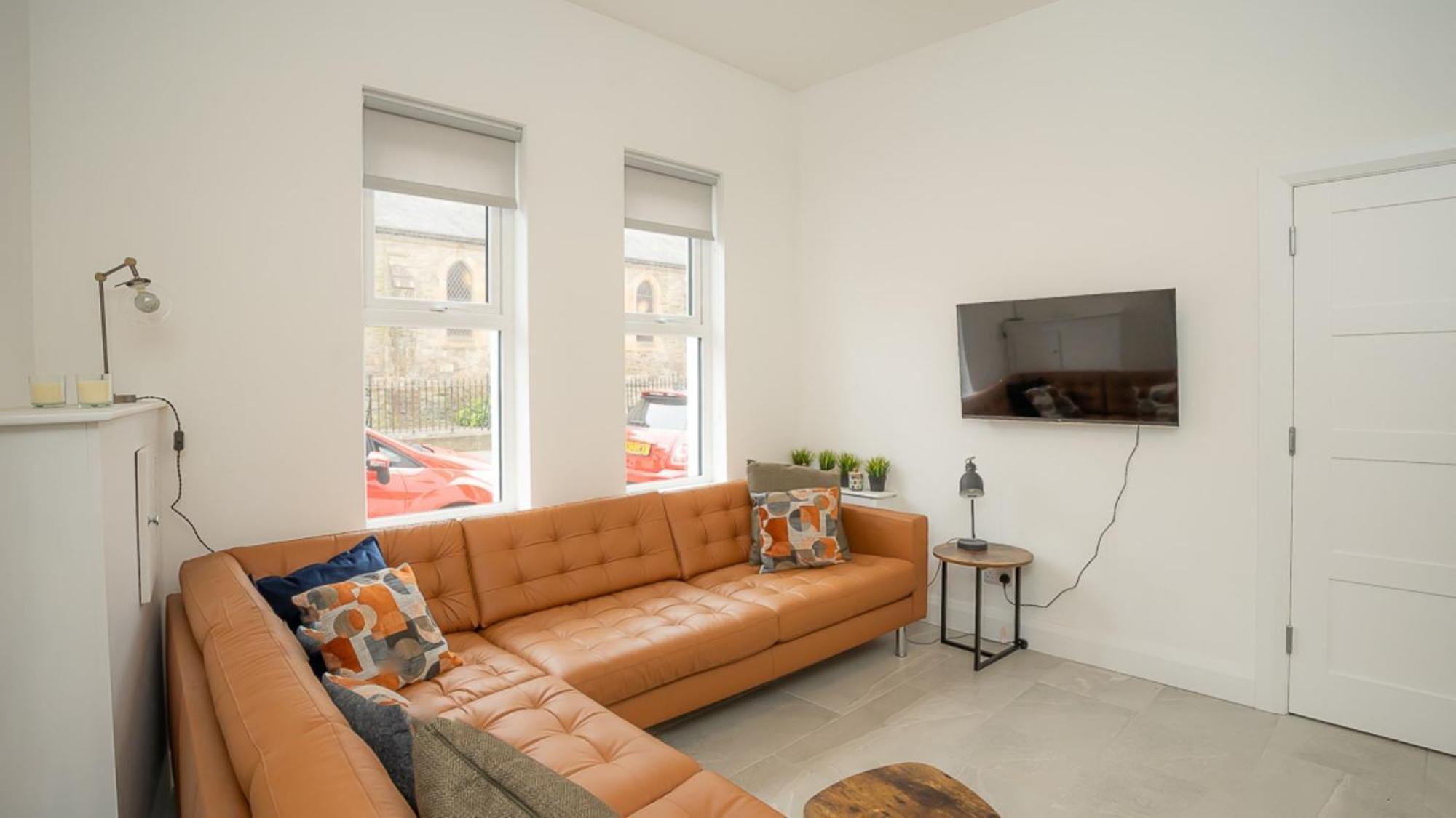 Luxury 4 Bdr House By Breaks Holiday home Belfast