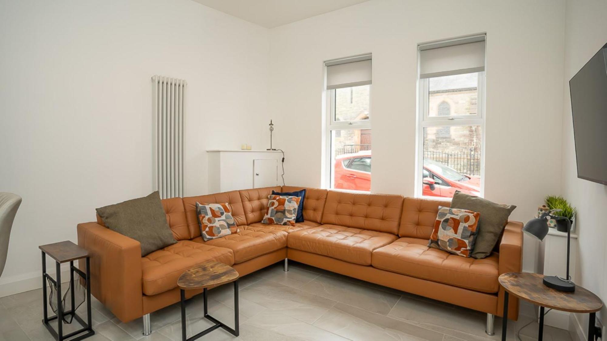 Luxury 4 Bdr House By Breaks Holiday home *
