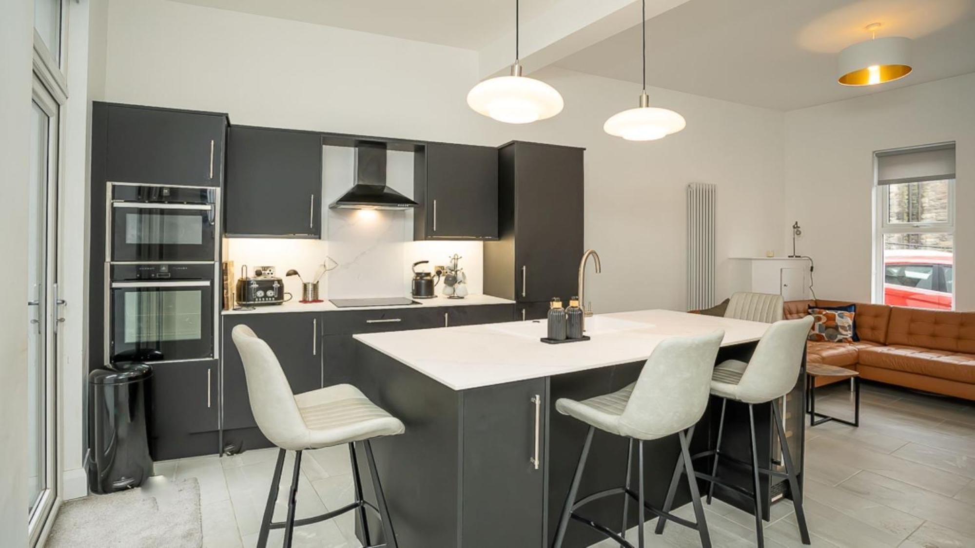 Luxury 4 Bdr House By Breaks Holiday home