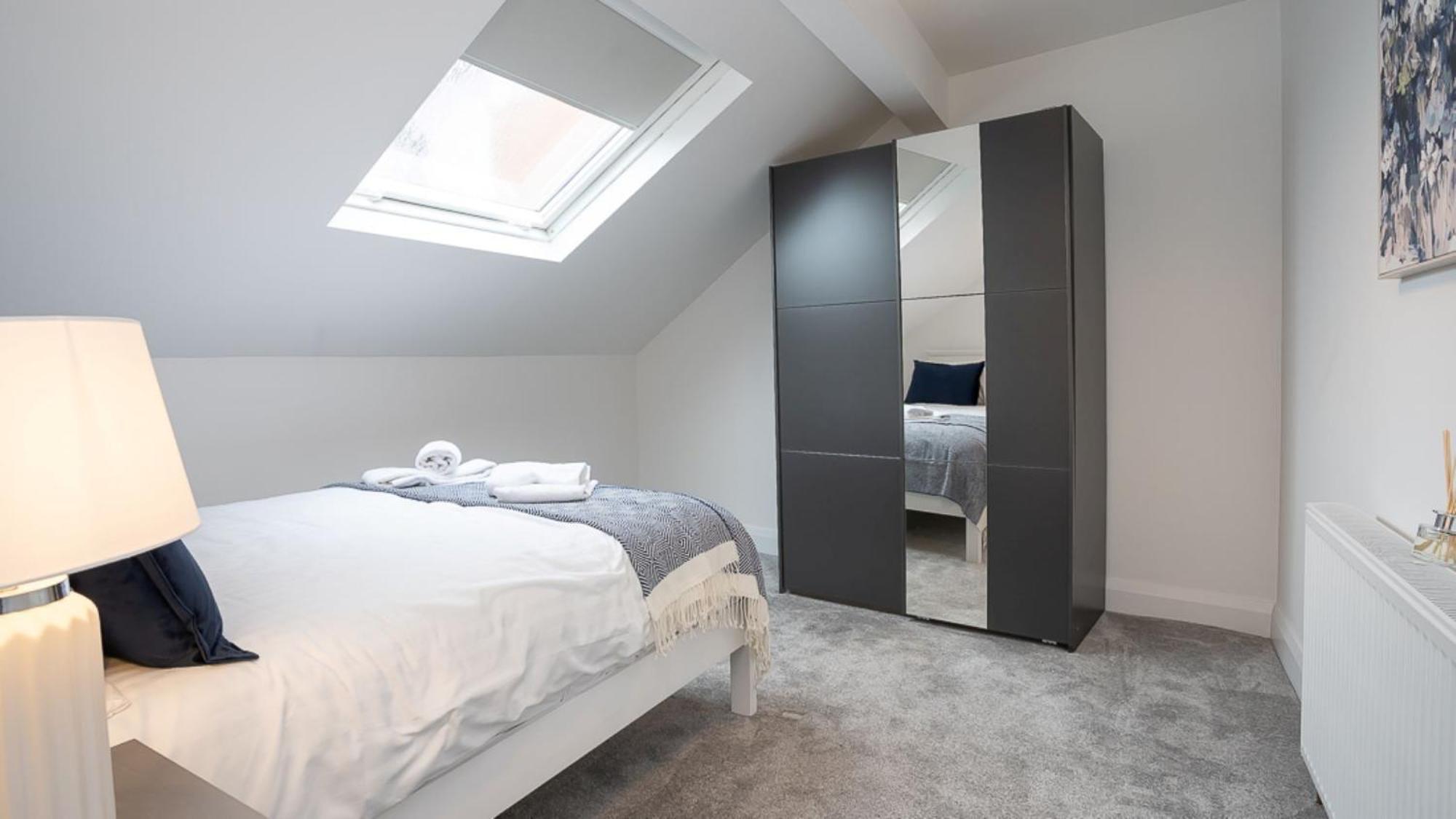 Luxury 4 Bdr House By Breaks Holiday home *