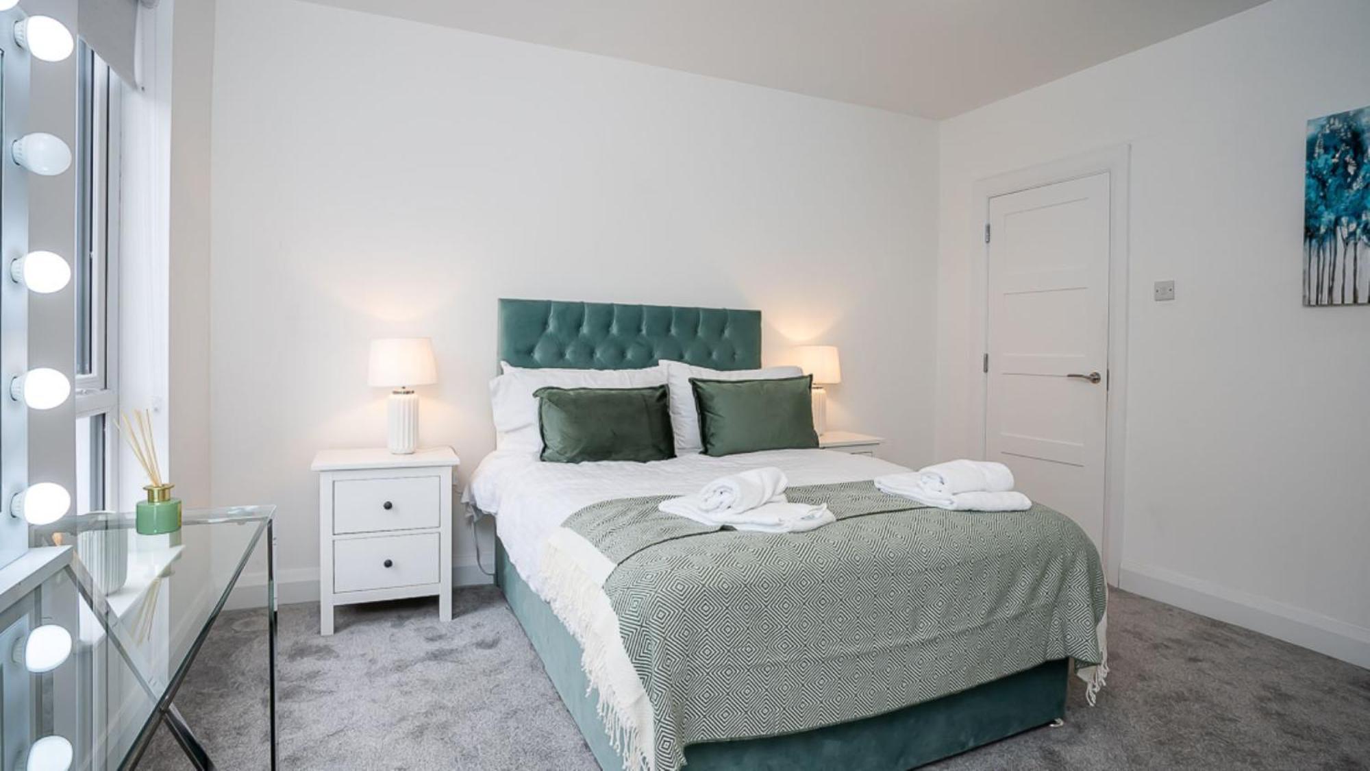 Luxury 4 Bdr House By Breaks Holiday home