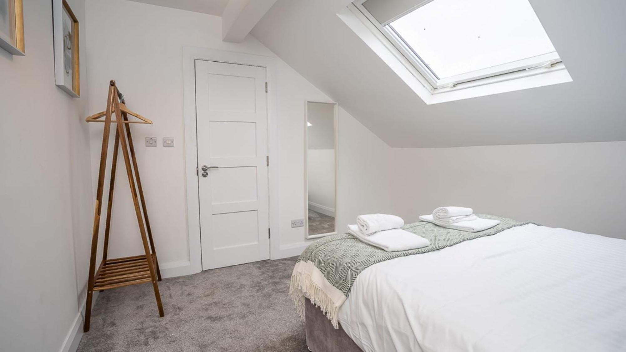 Luxury 4 Bdr House By Breaks Holiday home Belfast
