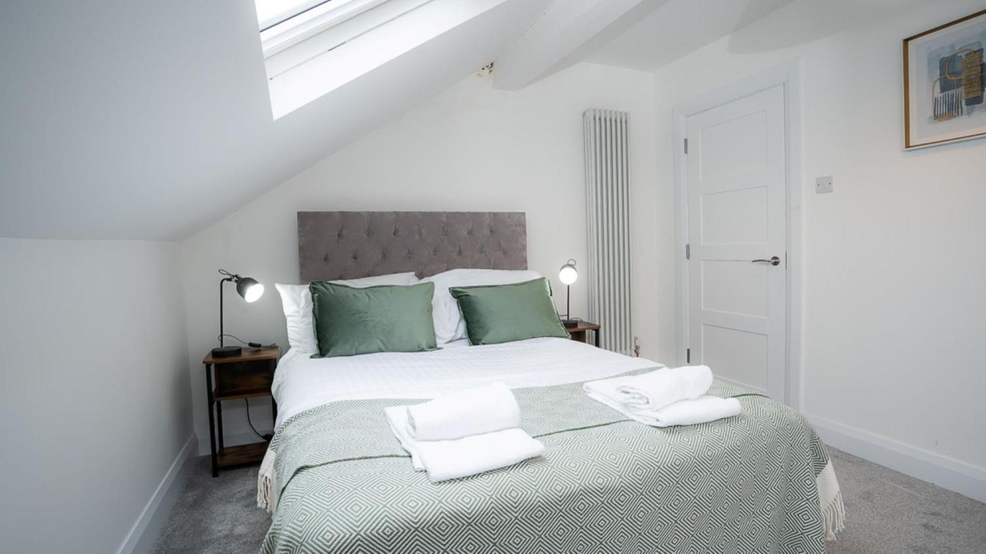 Luxury 4 Bdr House By Breaks Holiday home Belfast