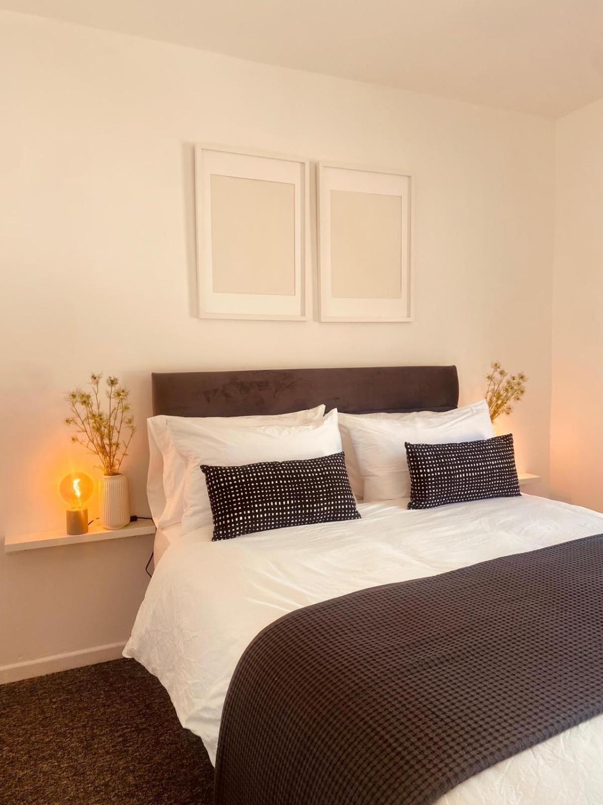 Spacious 2bed - 10 Mins To City - Free Parking