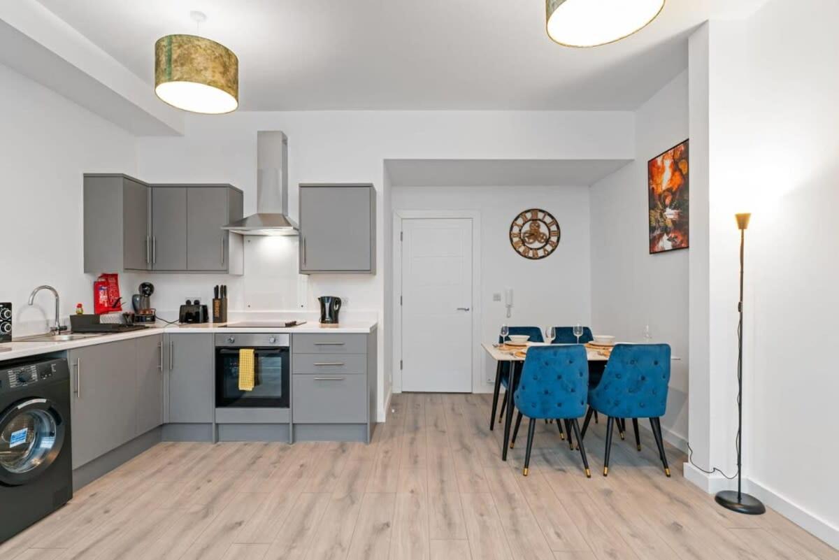 Spacious 1 Bed In East Village *