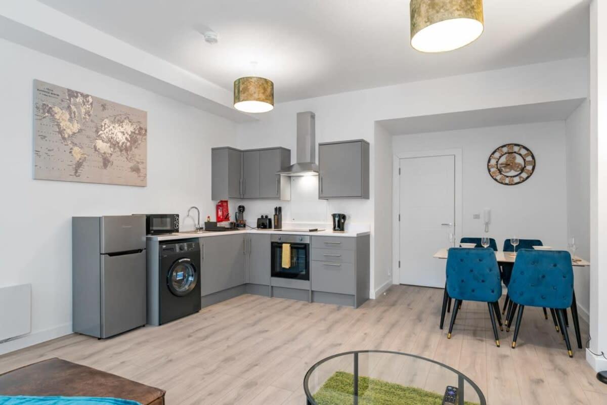 Spacious 1 Bed In East Village Apartment *