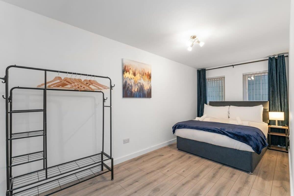 Spacious 1 Bed In East Village Belfast