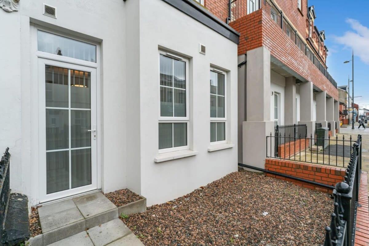 Spacious 1 Bed In East Village Apartment Belfast