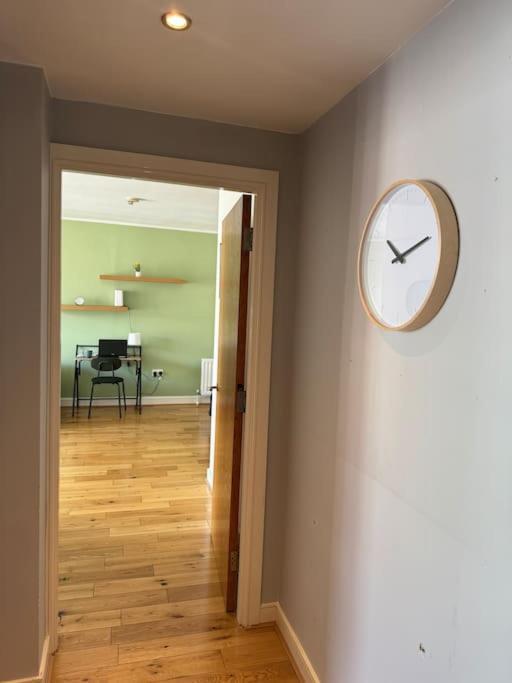 Stylish Centre 2 Bedroom With Cityscape View Apartment