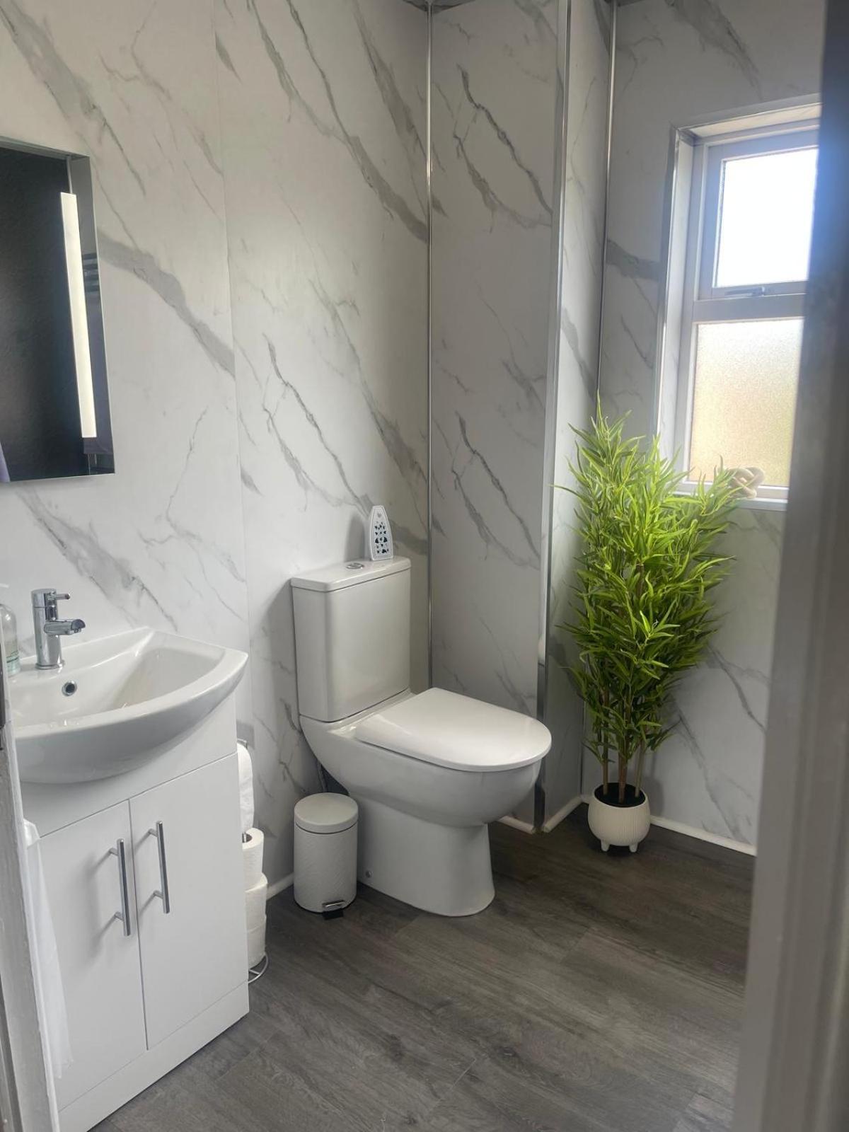 Grand Living 5 Minutes Walk From Grand Station