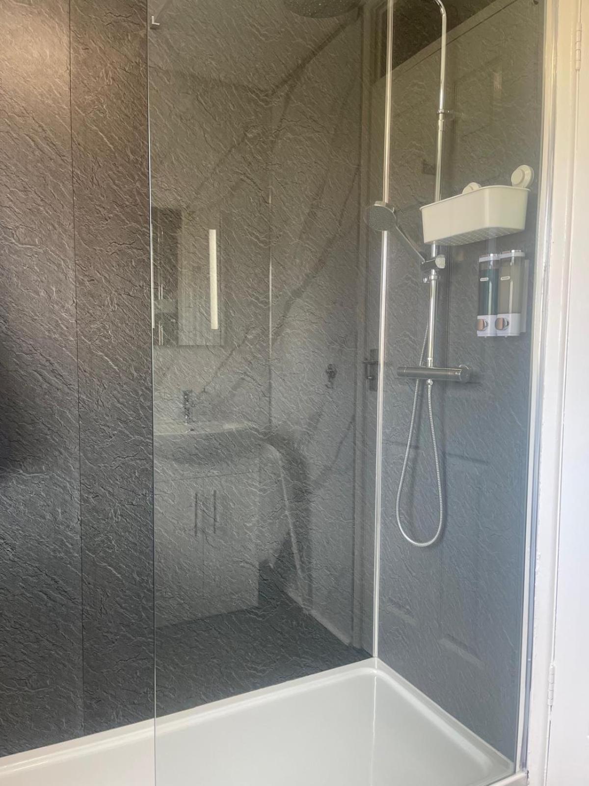 Grand Living 5 Minutes Walk From Grand Station