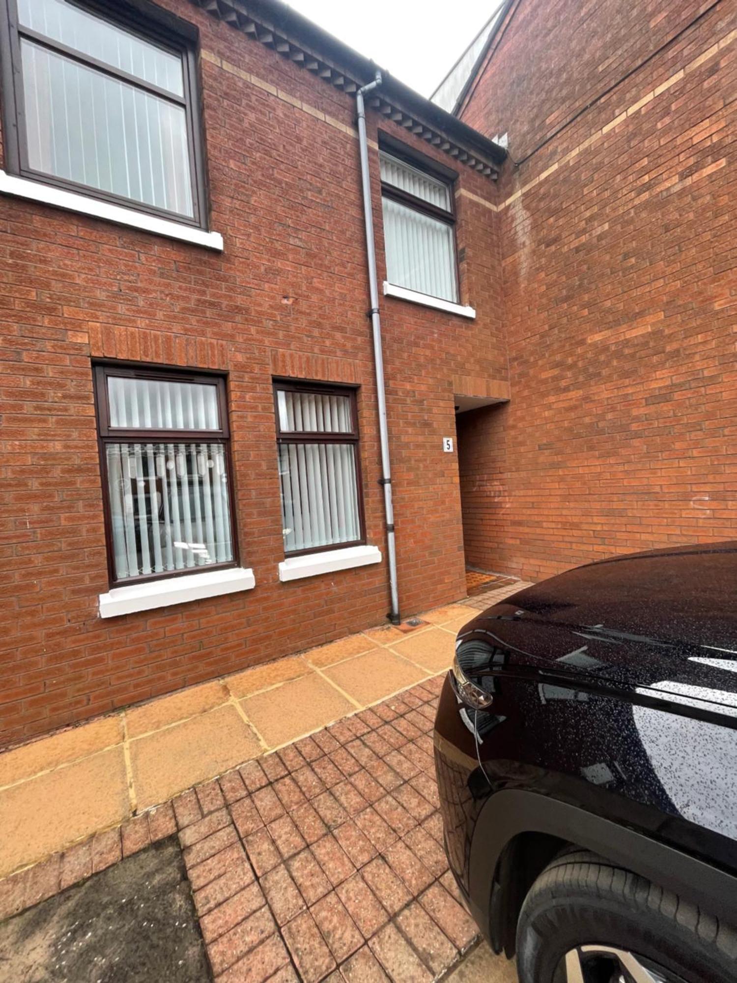 Grand Living 5 Minutes Walk From Grand Station