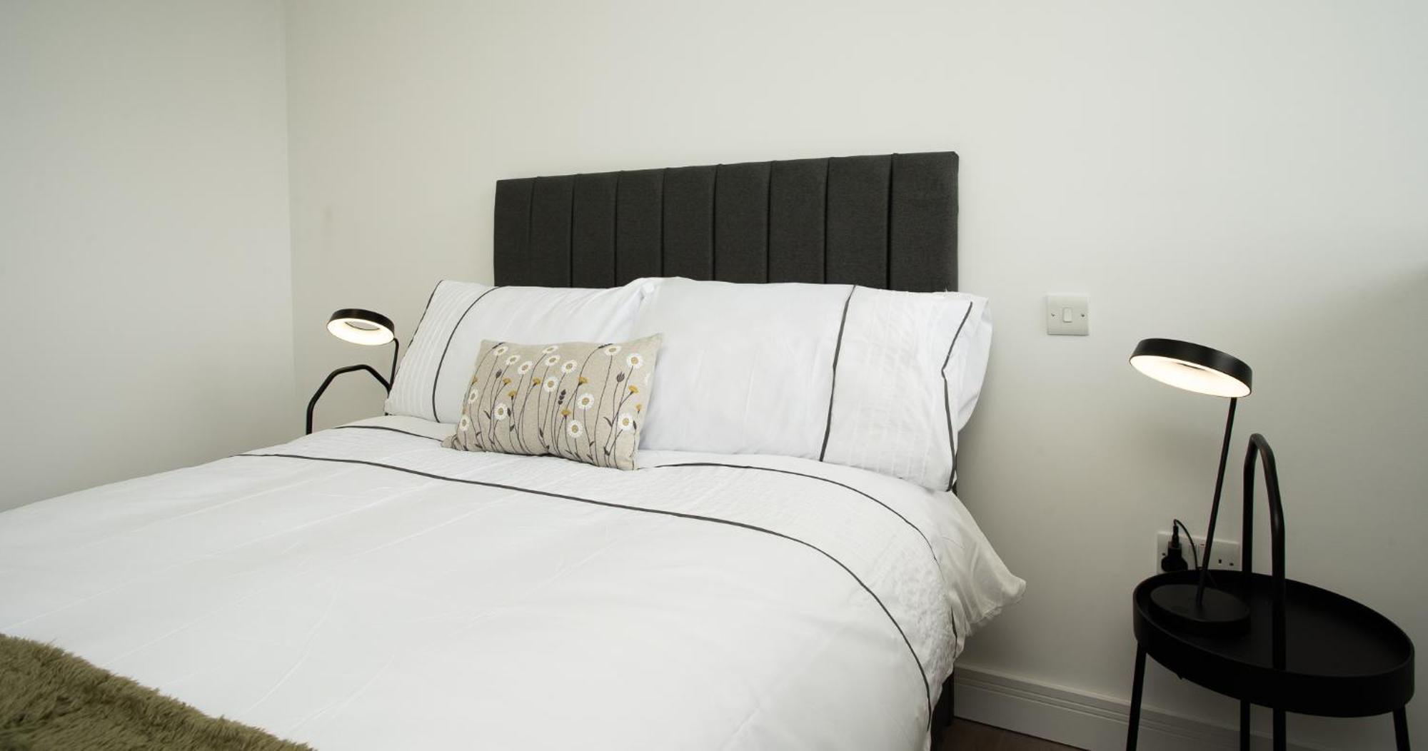 3 Bdr Centre Penthouse By Breaks Apartment Belfast