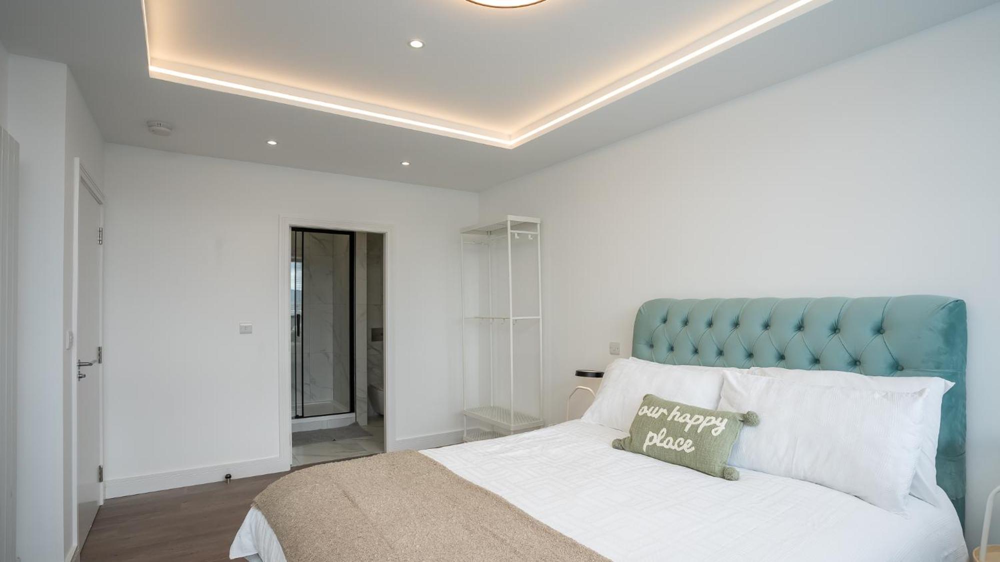 3 Bdr Centre Penthouse By Breaks Belfast