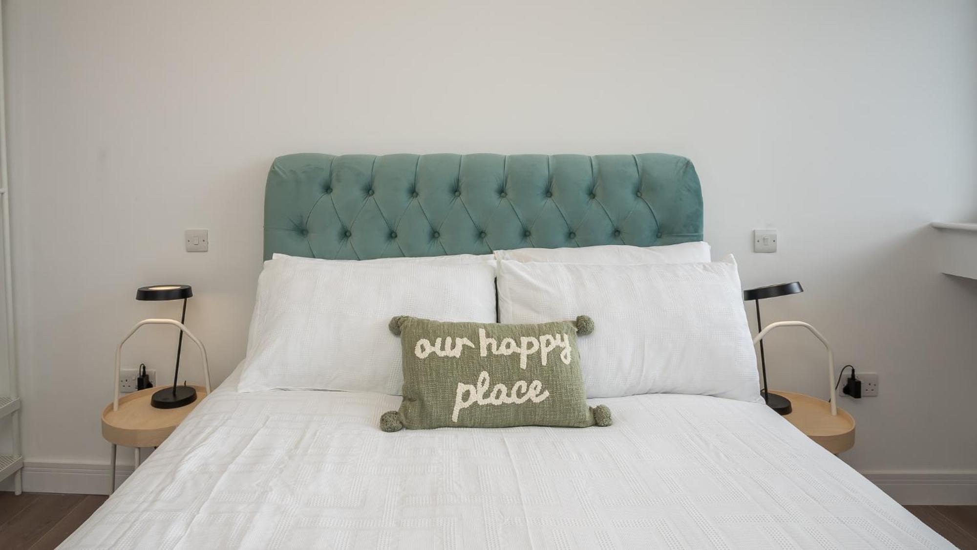 3 Bdr Centre Penthouse By Breaks Apartment Belfast