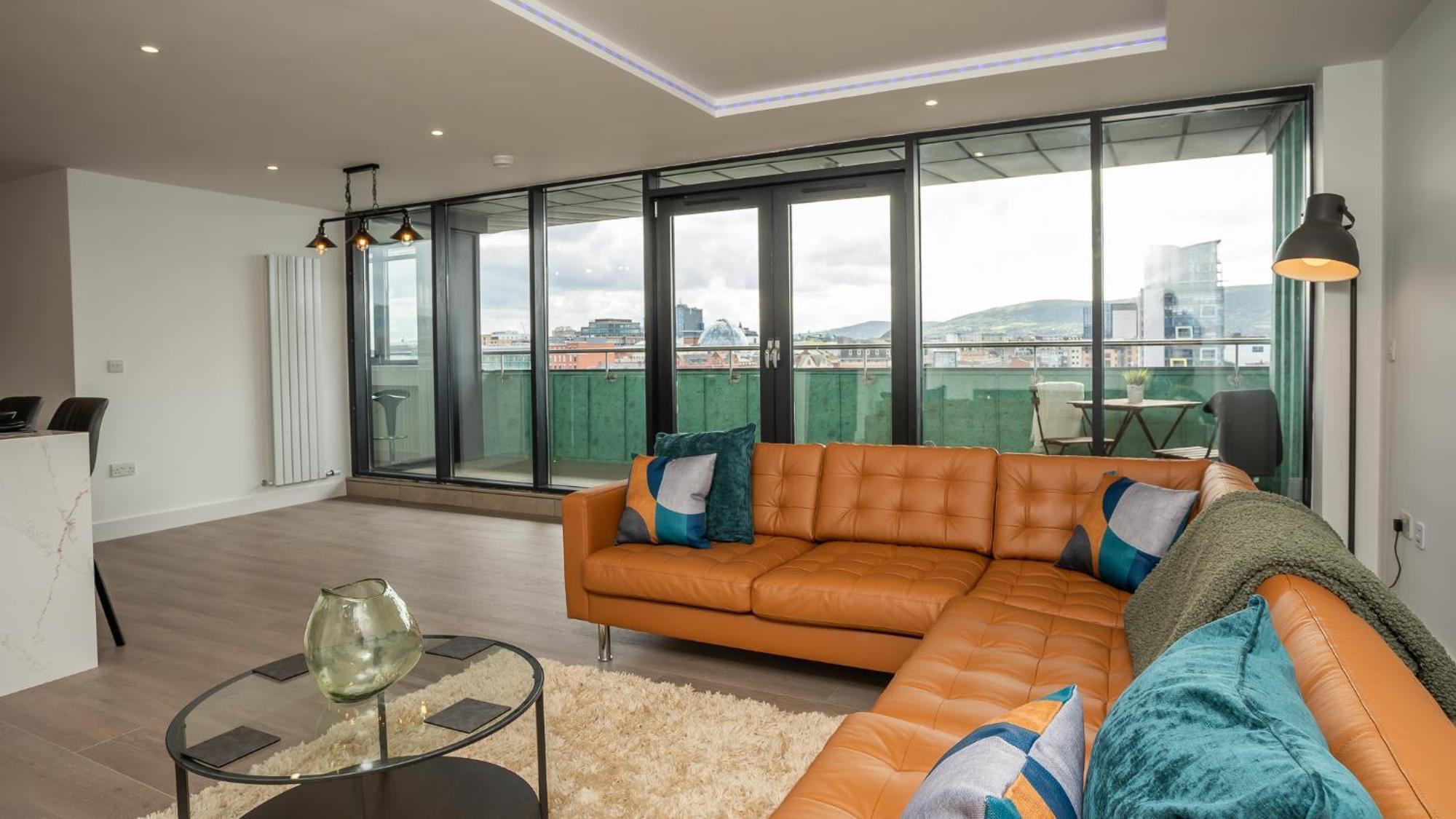 Apartment 3 Bdr Centre Penthouse By Breaks Belfast
