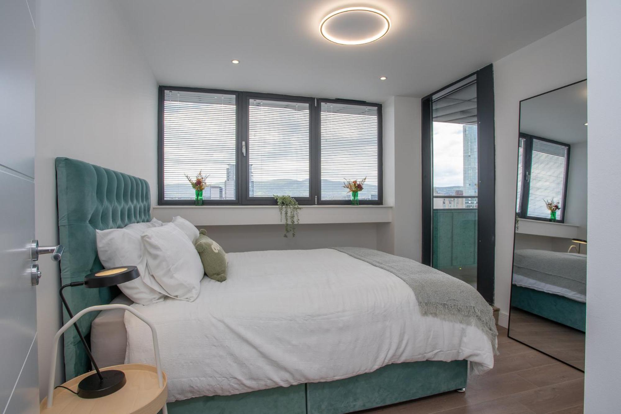 3 Bdr Centre Penthouse By Breaks Apartment