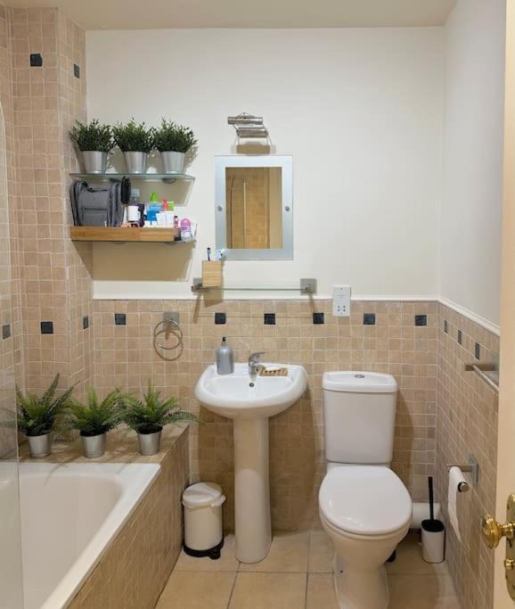 Quarters- Botanic Apartment