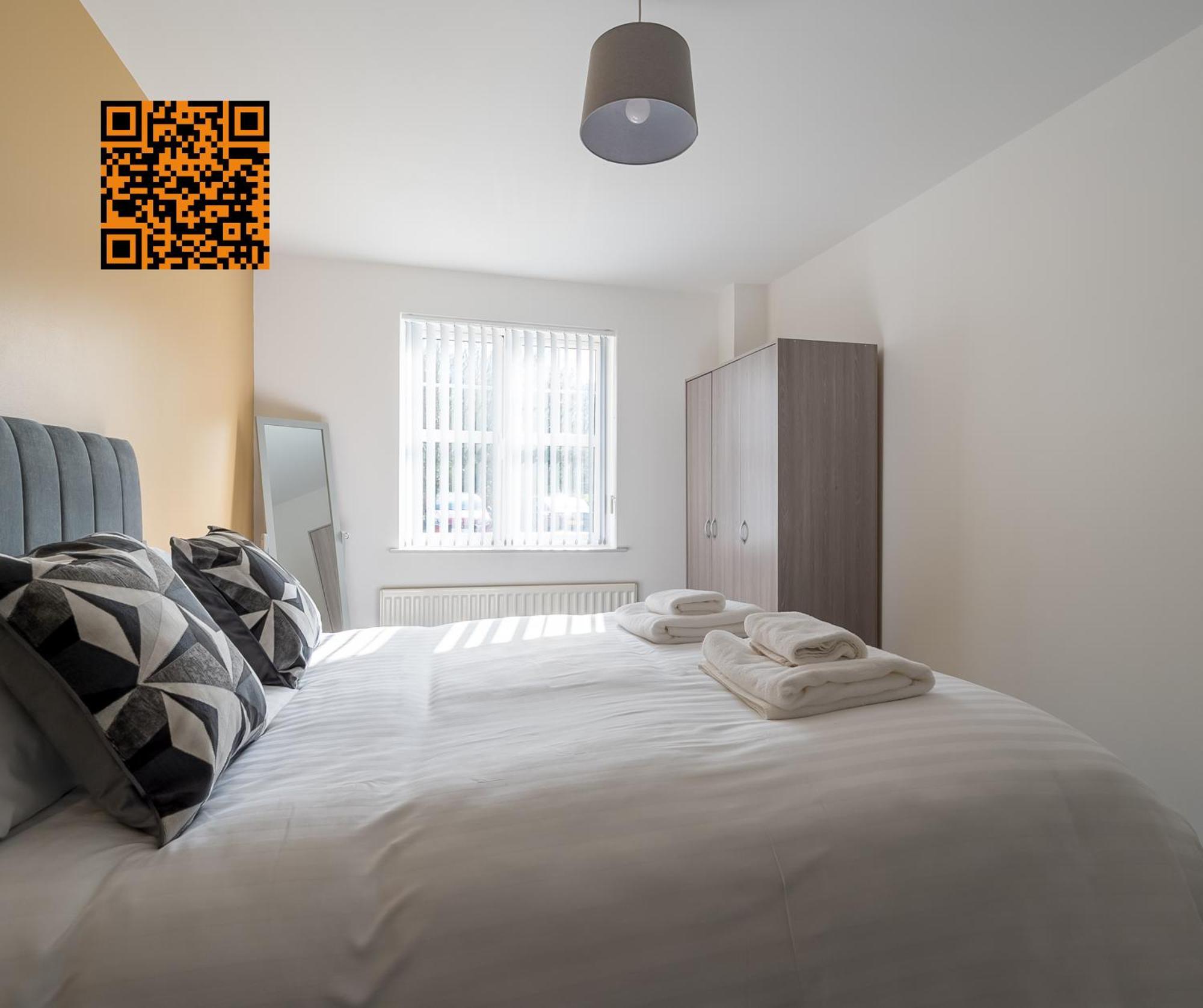 Apartment Modern 3 Bedroom Apt Near City Centre Parking Included *